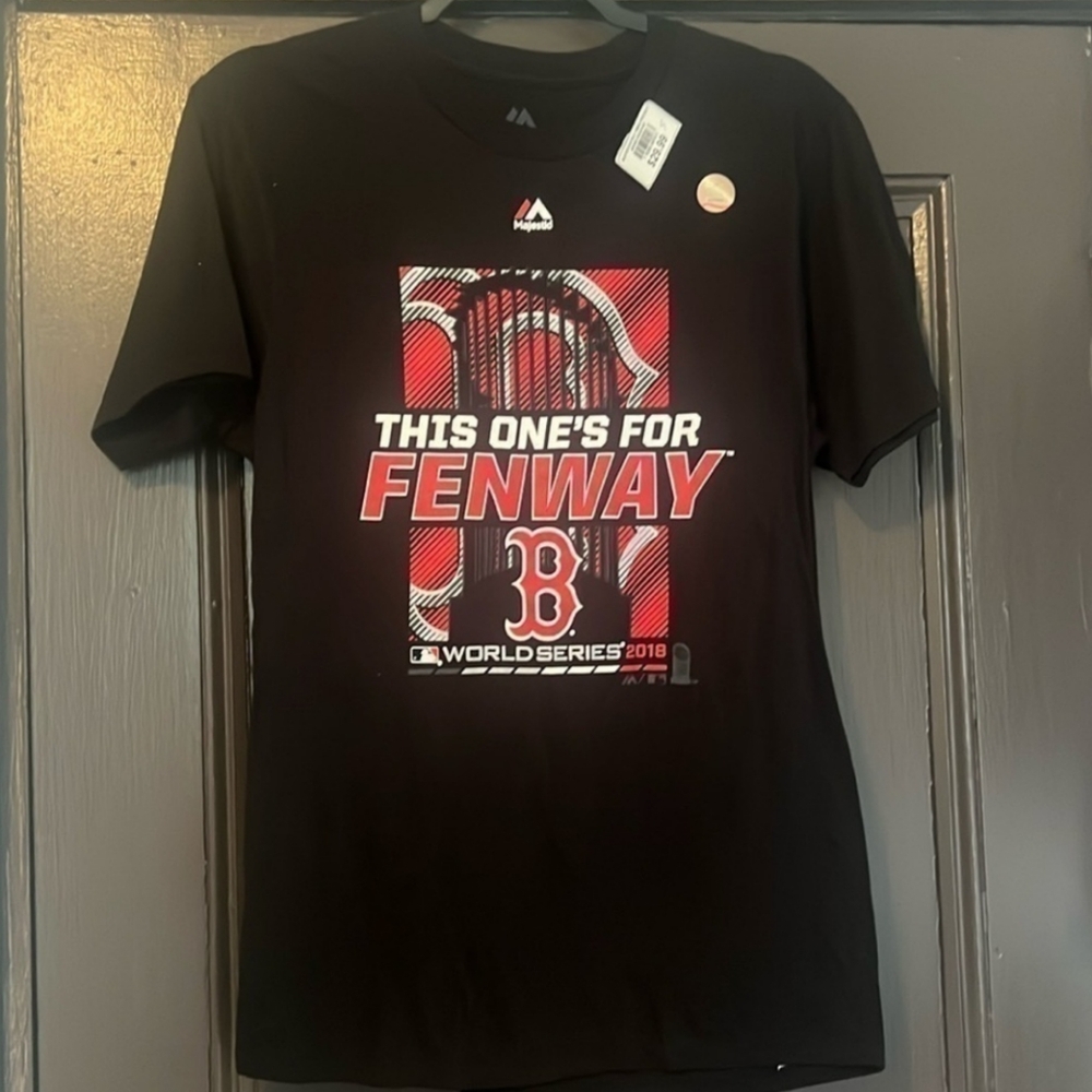 Majestic NWT Fenway 2018 Tshirt